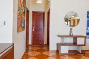 Zoes Flat Megali Ammos