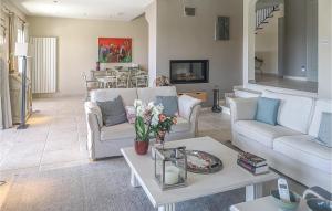Maisons de vacances Beautiful Home In Les Adrets-de-lestre With Wifi : photos des chambres