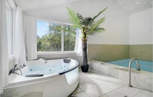 Amazing Home In Væggerløse With Sauna