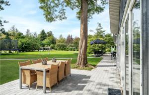 Amazing Home In Væggerløse With Sauna