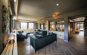 Luxus Villa mit 23 Zimmern und 19 Bädern und SPA