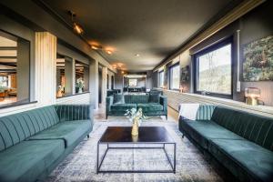Luxus Villa mit 23 Zimmern und 19 Bädern und SPA