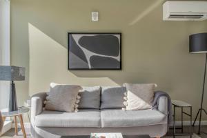 Central District 1br w gym pets nr dining SEA-592