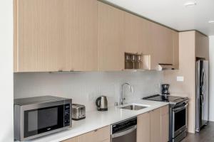 Central District 1br w gym pets nr dining SEA-592