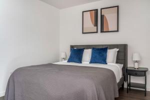 Central District 1br w gym pets nr dining SEA-592