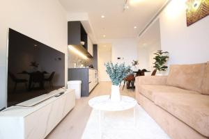 Luxury 2bedroom2Bathroom Apartment at Mel CBD