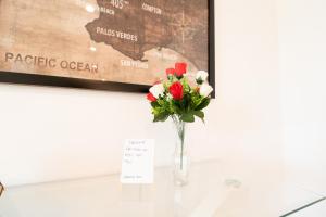 Modern Furnished 1-Bedroom with Free Parking in Koreatown close to DT LA