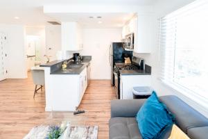 Modern Furnished 1-Bedroom with Free Parking in Koreatown close to DT LA
