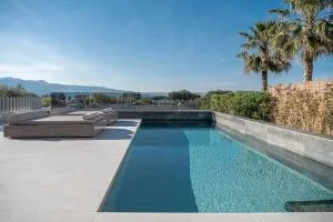 Fivi Luxury Villa, with Heated Pool & SeaViews, By ThinkVilla - Tavronitis