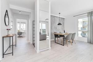 Siemianowicka Apartment with Balcony Parking Wrocław by Renters