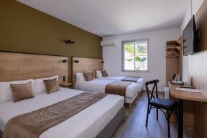 Hotels The Originals City, Hotel Azur, Fos-sur-Mer : Suite Familiale