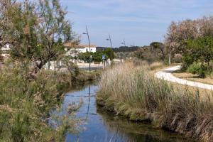 Hotels The Originals City, Hotel Azur, Fos-sur-Mer : photos des chambres