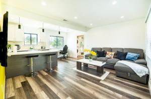 One Bedroom Modern Apartment Near Famous Venice Beach