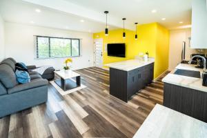 One Bedroom Modern Apartment Near Famous Venice Beach