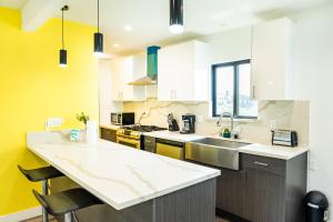 One Bedroom Modern Apartment Near Famous Venice Beach