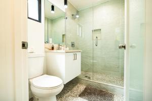 One Bedroom Modern Apartment Near Famous Venice Beach