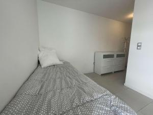 Appartements Appartement Chatelaillon-Plage, 1 piece, 3 personnes - FR-1-246-651 : photos des chambres