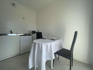 Appartements Appartement Chatelaillon-Plage, 1 piece, 3 personnes - FR-1-246-651 : photos des chambres