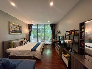 Phòng Superior giường King có ban công (Superior King Room with balcony)