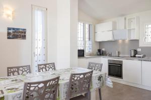 Villa Chiara APT 1- Appartamento in villa con piscina