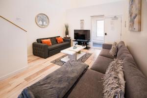 Chic 1-Bed Hollywood Loft Iconic Sign Views & Private Parking