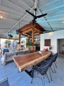 Villa Teman Eden, 4BR prime location Seminyak Beach