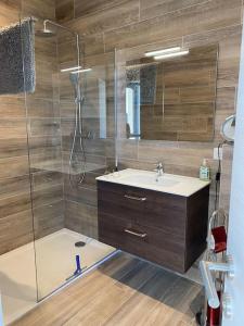 Appartements Spacieux appart- 6PERS- VUE MER- 2 min de la plage : photos des chambres
