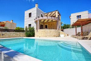 Villa Kostantina by PosarelliVillas - 4hvězdičkové hotely ve městě Pláka