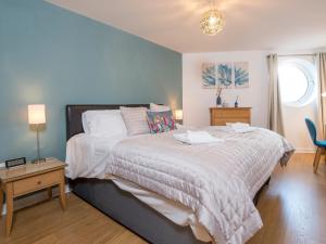 Lovely 2 Bedroom Apartment in the Bay with a view - Pass the Keys