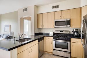 Playa Del Rey 2BR w Pool Jacuzzi Gym nr LAX LAX-771