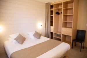 Two-Bedroom Apartment room in Résidence du Lido