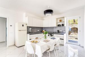 Villa Rusinella Minimalist Retreat with Sea Views