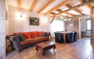 2 Bedroom Cozy Home In Vrbovec 