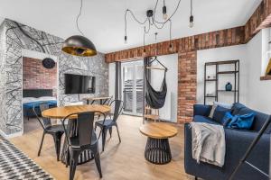 Vistula Loft Blue Apartment by BookingHost