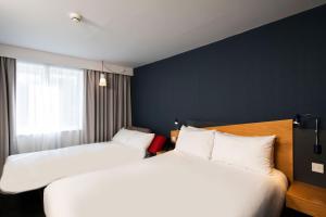Standard Double Room with Sofa Bed and Free Hot Breakfast room in Holiday Inn Express Newcastle City Centre an IHG Hotel