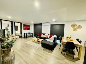 Spacious modern family home - Berwick