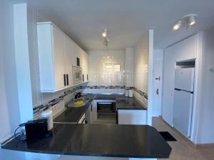 Apt con espectacular vista, piscinas, recep 24 hs