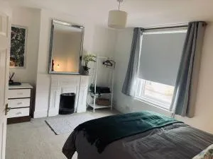 Avon View - Winterbourne Dauntsey