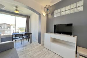 Bright 26 m with pool in Frejus