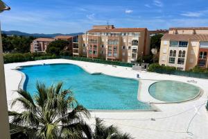 Bright 26 m with pool in Frejus
