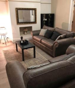 Three Bedroom Apartment with Roof Terrace Near City Centre