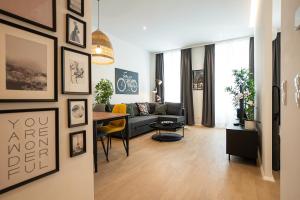 Posh studio with a king-size bed and modern design