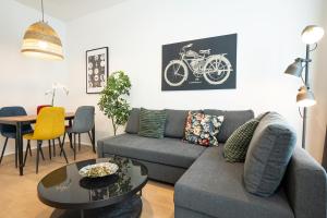 Posh studio with a king-size bed and modern design
