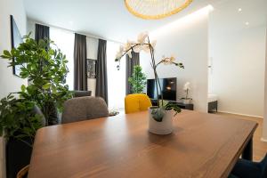 Posh studio with a king-size bed and modern design