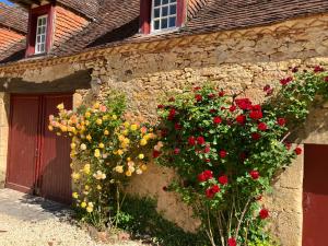 Maisons de vacances La Tuilerie Grange (Adults only gite) with two en-suite double bedrooms : photos des chambres