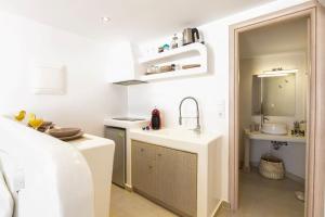 Irinis Earth house with Jacuzzi