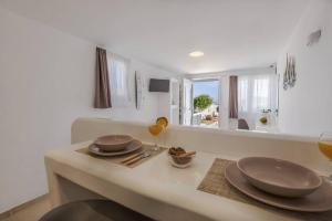 Irinis Earth house with Jacuzzi