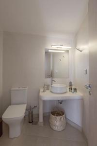 Irinis Earth house with Jacuzzi