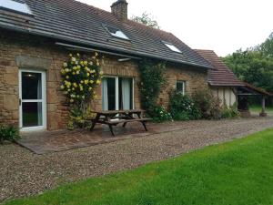 Maisons de vacances GITE LE PRESSOIR DE LA BAIE 20 km DU MONT ST MICHEL : photos des chambres