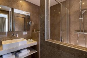 Hotels Le Littre : photos des chambres